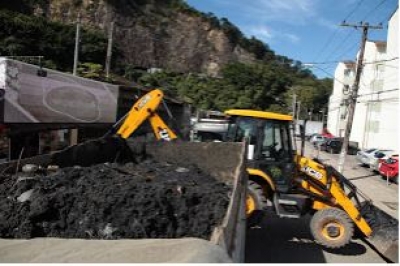 Prefeitura remove 17 toneladas de resíduos de galeria pluvial da Caneleira