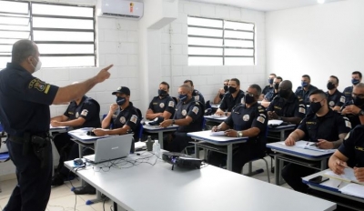 Guardas municipais de Santos iniciam treinamento para porte de arma de fogo