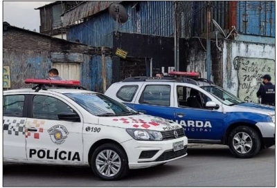 Operação da Guarda Municipal de Santos interdita ferro-velho irregular